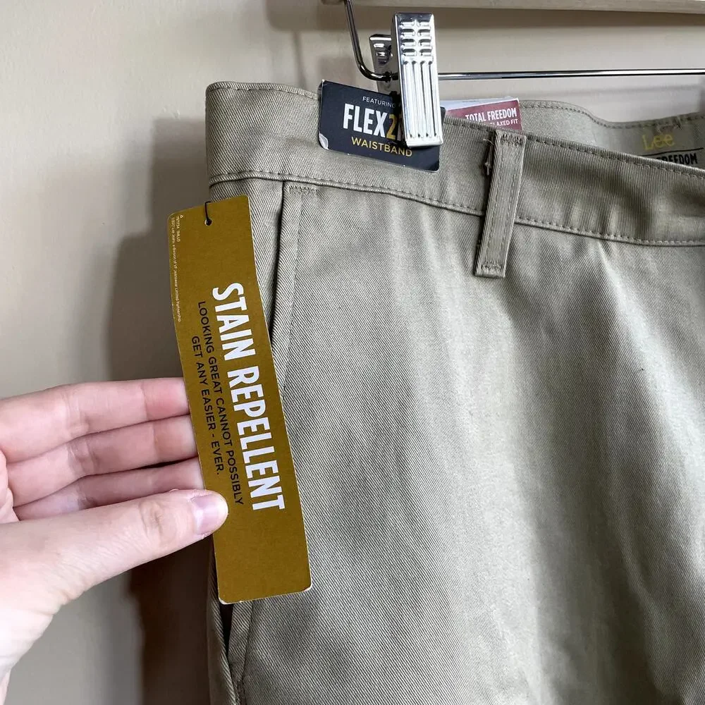 NWT Lee total freedom relaxed fit stain repellent men's khaki trousers 36 X 29‎